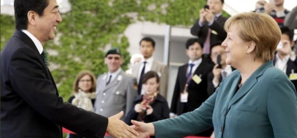 abe-merkel-smiling-handshake