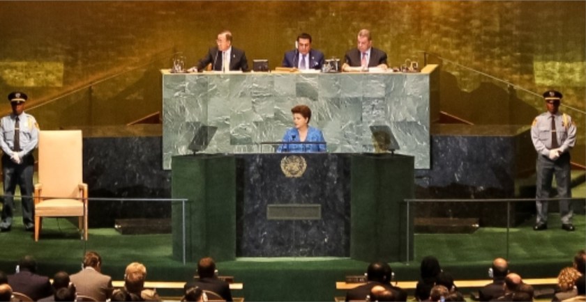 un-green-jade-podium-stone